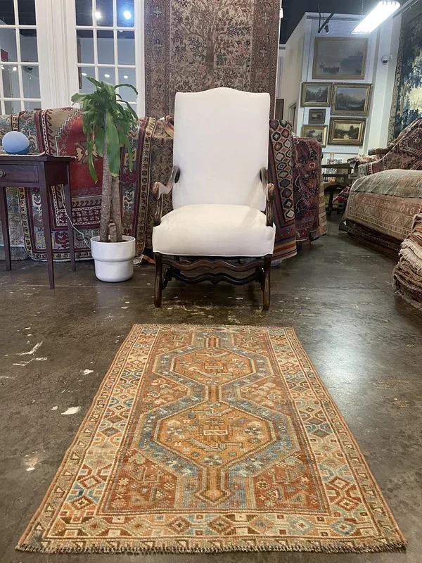 Vintage Persian Shiraz Rug – 2’5″ x 4′